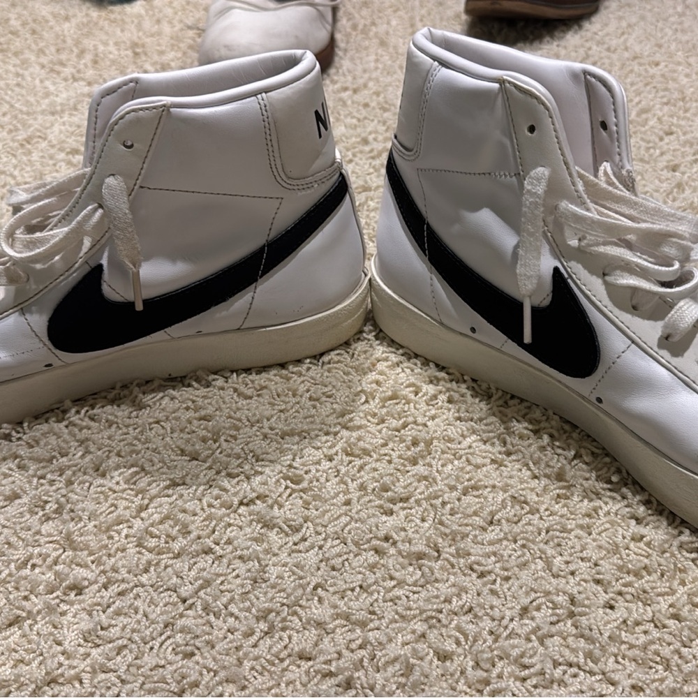 Nike White and Black High-Tops
